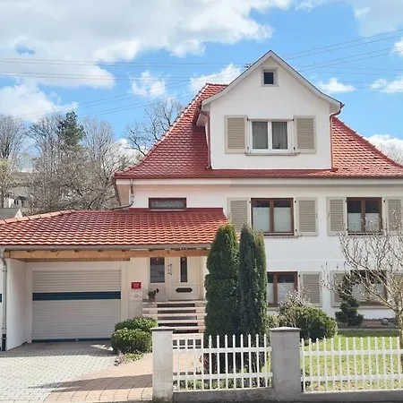 Villa Mit Garten & Garage *