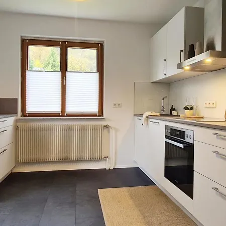 Villa Mit Garten & Garage