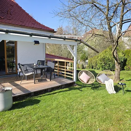 Mit Garten & Garage Villa *