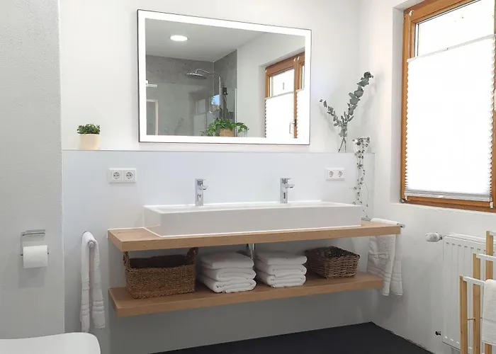 Villa Mit Garten & Garage *